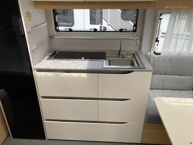 ADRIA 572 UT, Essence, Occasion / Utilisé, Manuelle - 7