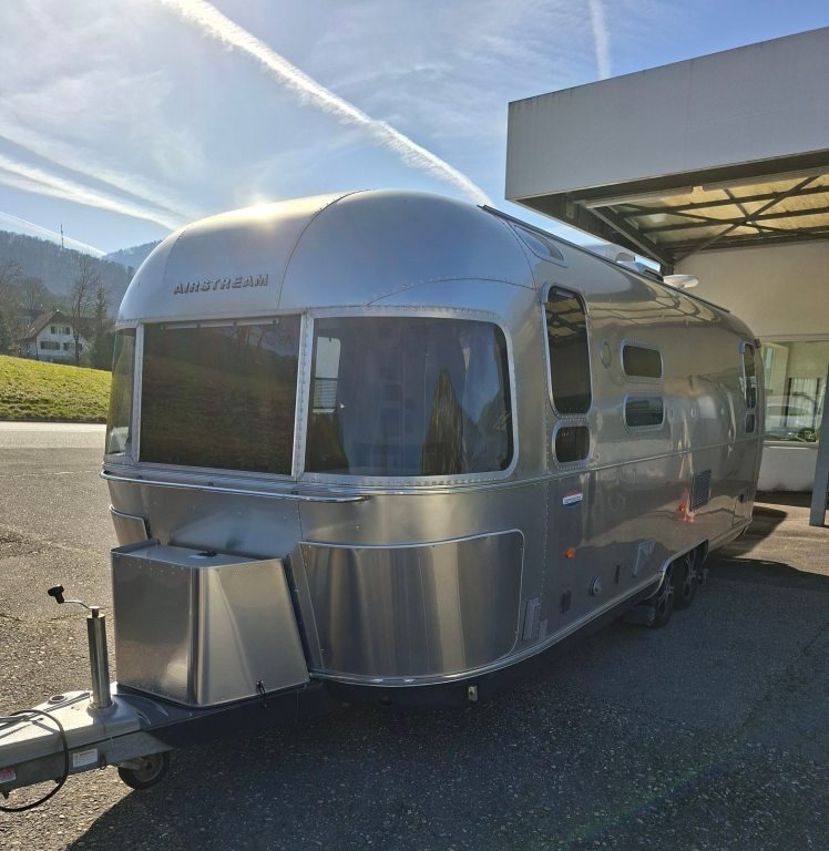 AIRSTREAM 684