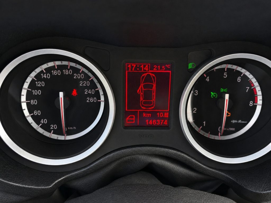 ALFA ROMEO 159 3.2 JTS V6 Q4 Distinctive, Essence, Occasion / Utilisé, Manuelle - 4