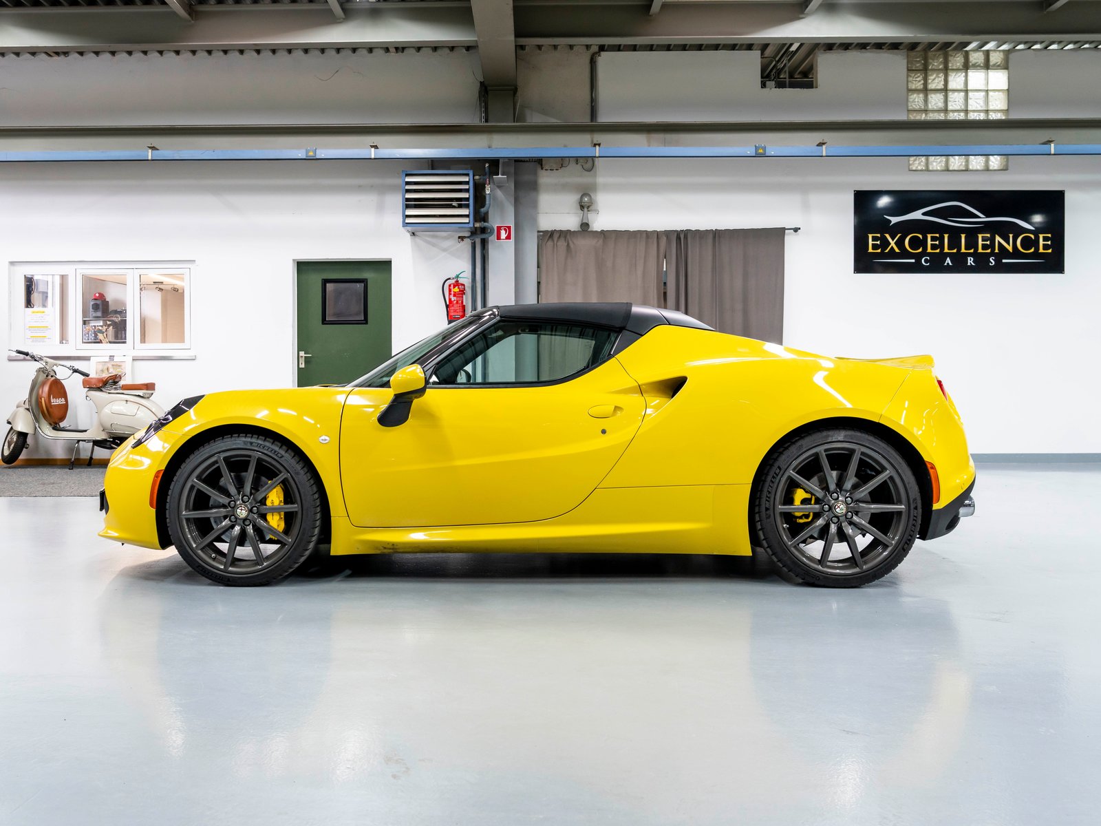 ALFA ROMEO 4C Spider 1750 TBi TCT, Petrol, Second hand / Used, Automatic - 5