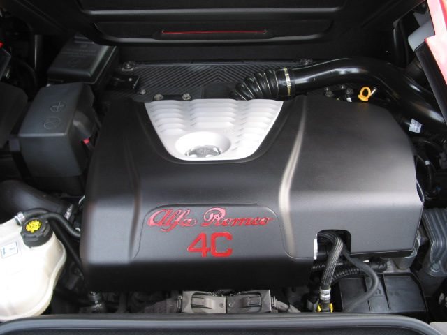 ALFA ROMEO 4C Spider 1750 TBi, Petrol, Second hand / Used, Automatic - 7