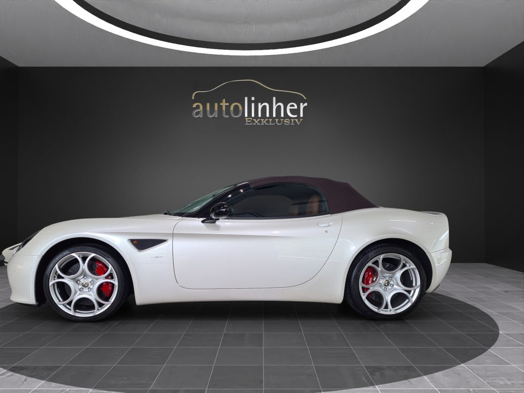 ALFA ROMEO 8C Spider, Essence, Occasion / Utilisé, Automatique - 2