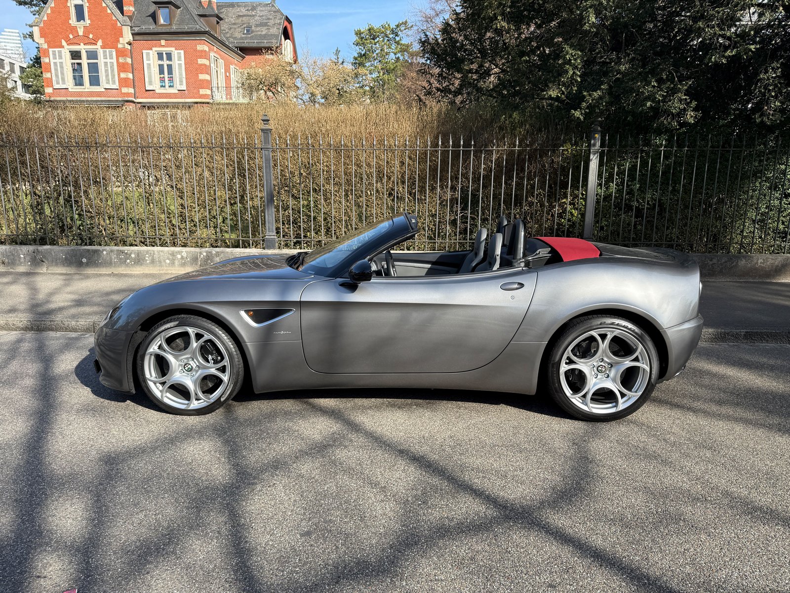 ALFA ROMEO 8C, Benzin, Occasion / Gebraucht, Automatik - 3