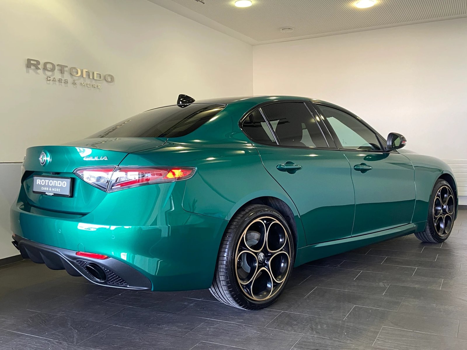 ALFA ROMEO Giulia 2.0 Intensa Sky Q4 AT8, Benzin, Neuwagen, Automatik - 2