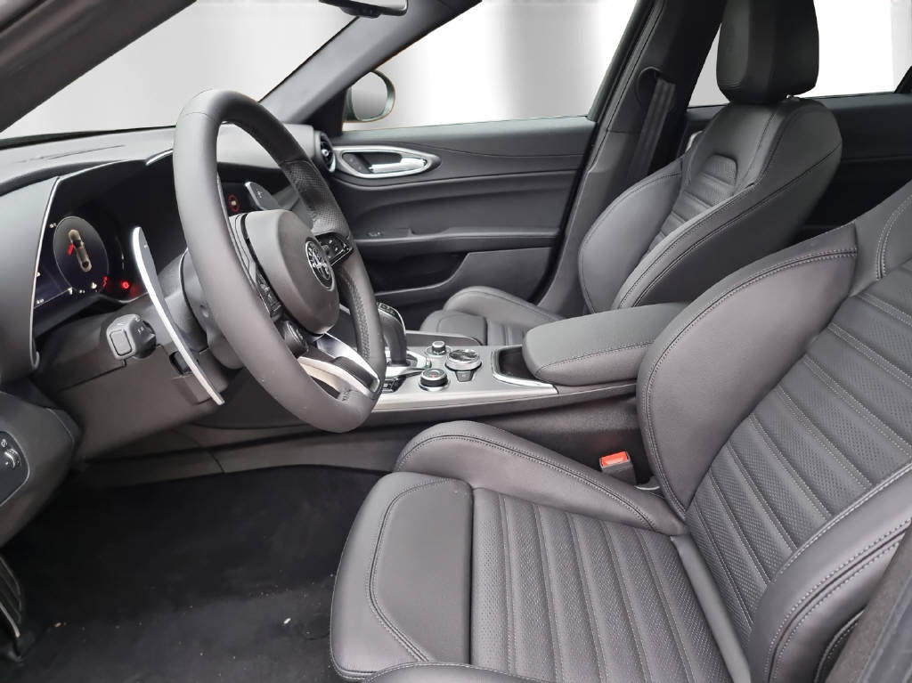ALFA ROMEO Giulia 2.0 Q4 Veloce, Petrol, New car, Automatic - 4