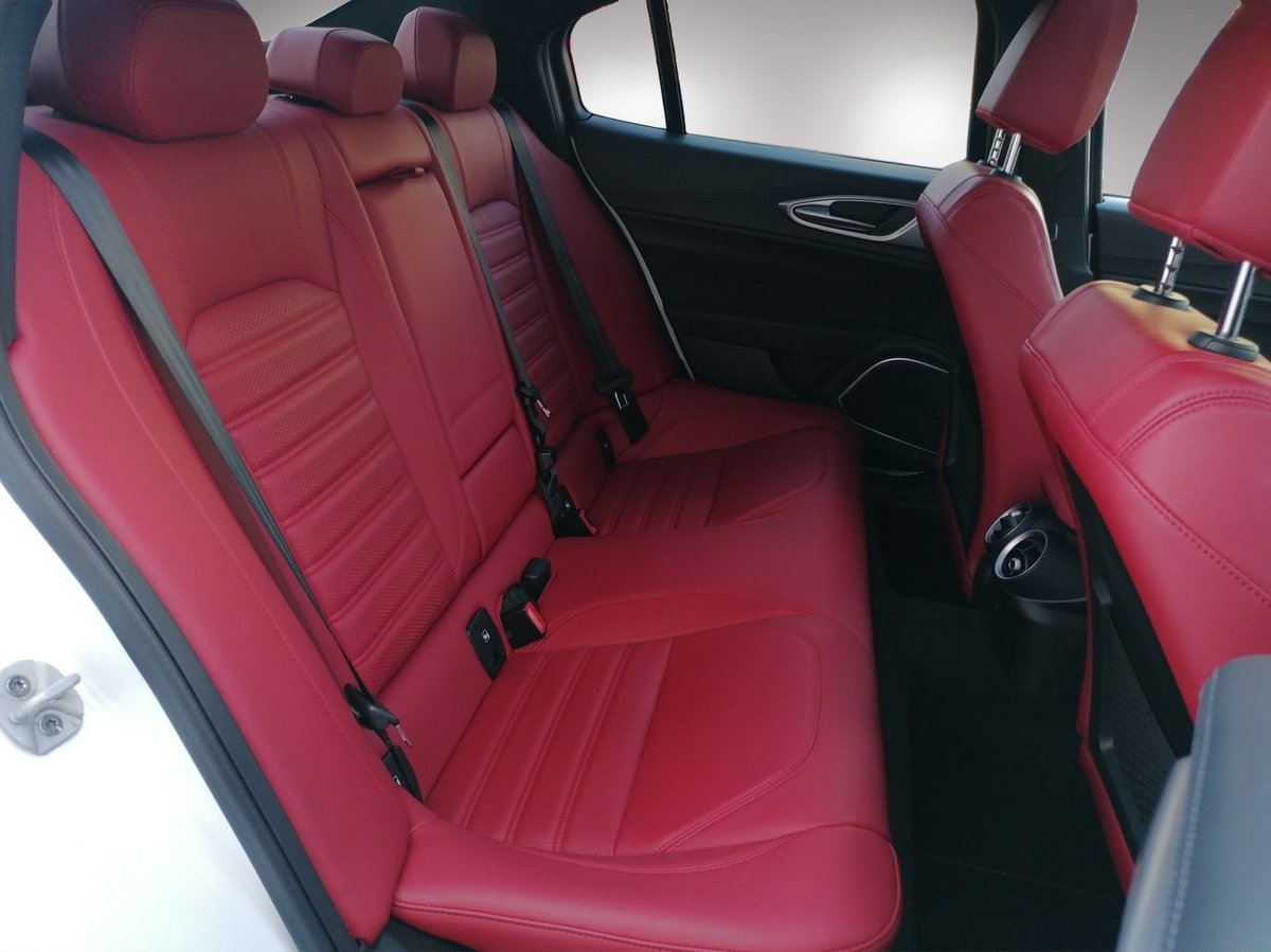 ALFA ROMEO Giulia 2.0 Q4 Veloce, Benzin, Occasion / Gebraucht, Automat - 7