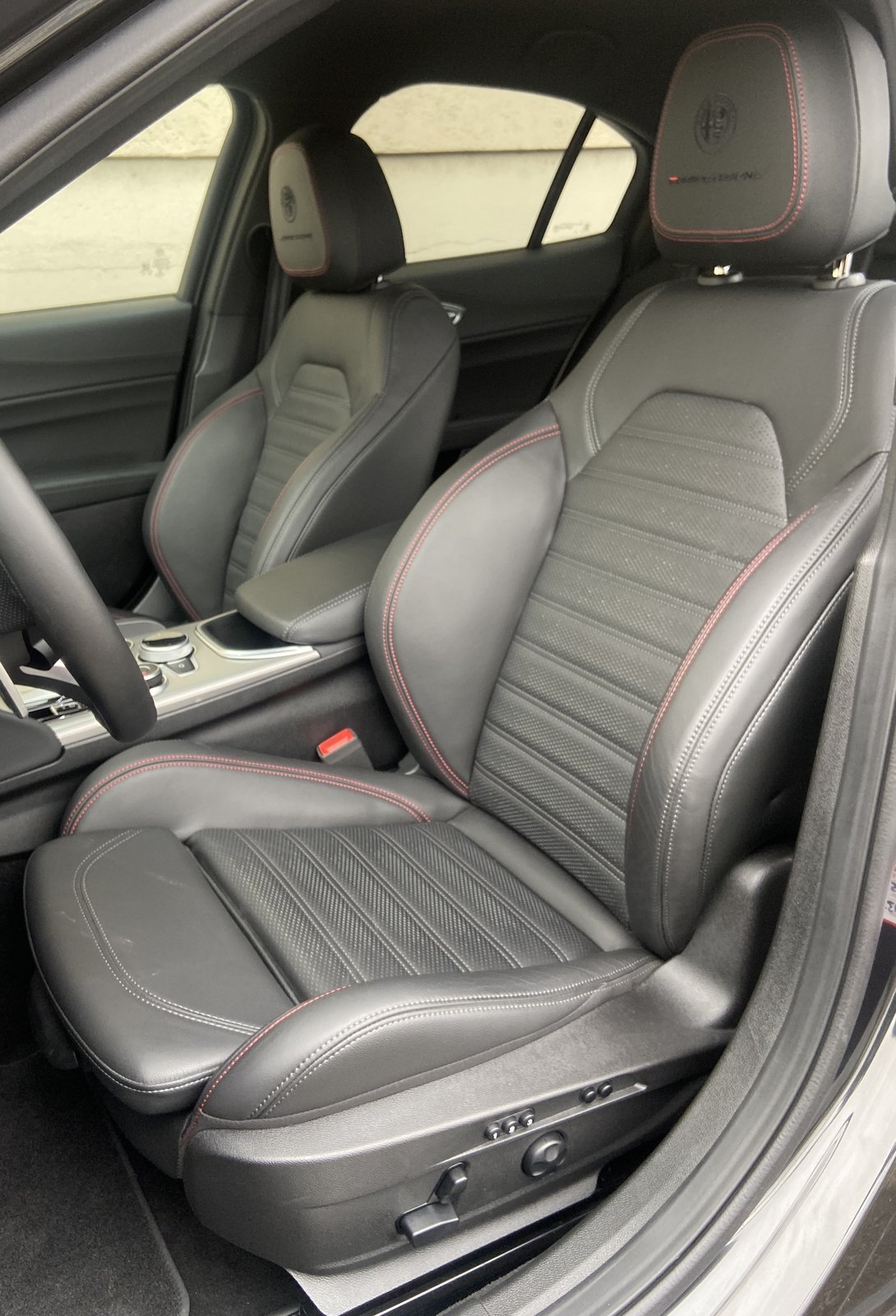 ALFA ROMEO Giulia 2.0 Competizione Pack Q4 AT8, Petrol, Second hand / Used, Automatic - 7