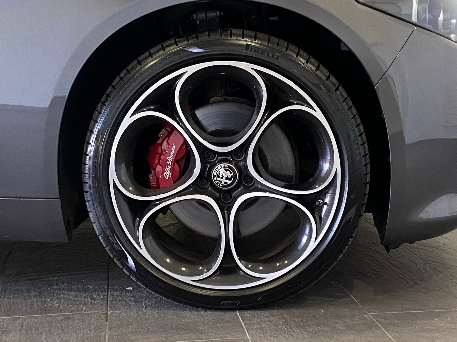 ALFA ROMEO Giulia 2.0 Veloce Pack Premium Q4 AT8, Benzin, Occasion / Gebraucht, Automatik - 4