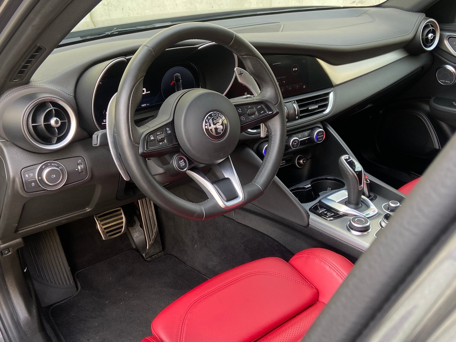 ALFA ROMEO Giulia 2.0 Veloce Pack Premium Q4 AT8, Benzin, Occasion / Gebraucht, Automatik - 6