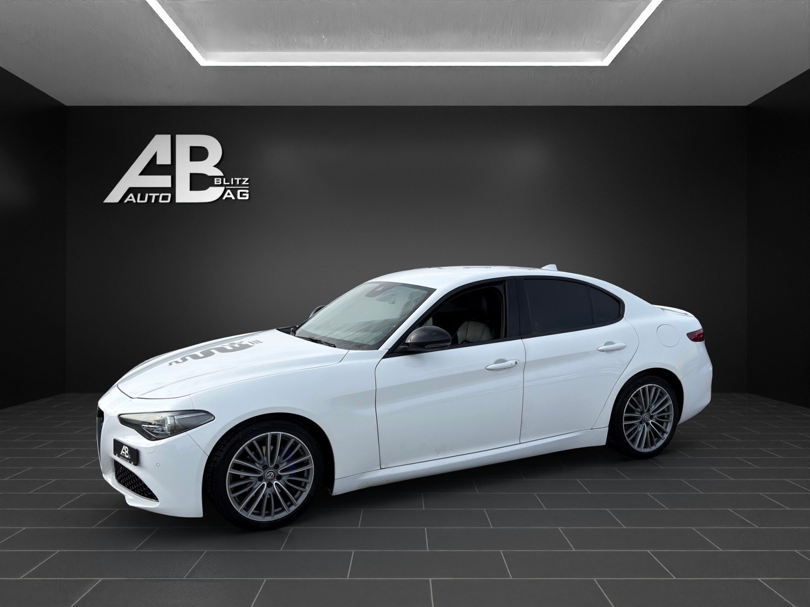 ALFA ROMEO Giulia 2.2 JTDM Super Automatic, Diesel, Second hand / Used, Automatic - 2