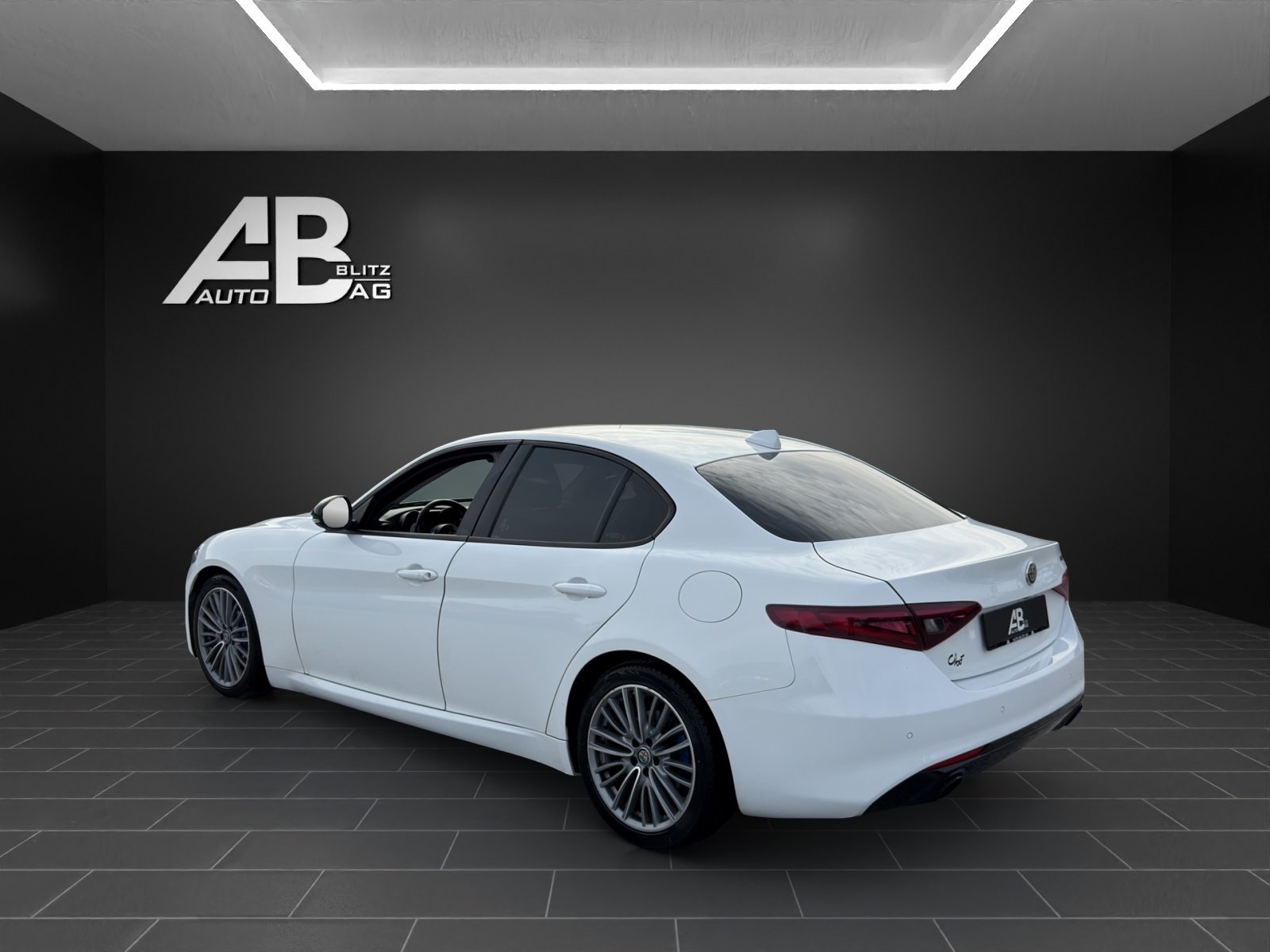 ALFA ROMEO Giulia 2.2 JTDM Super Automatic, Diesel, Second hand / Used, Automatic - 3