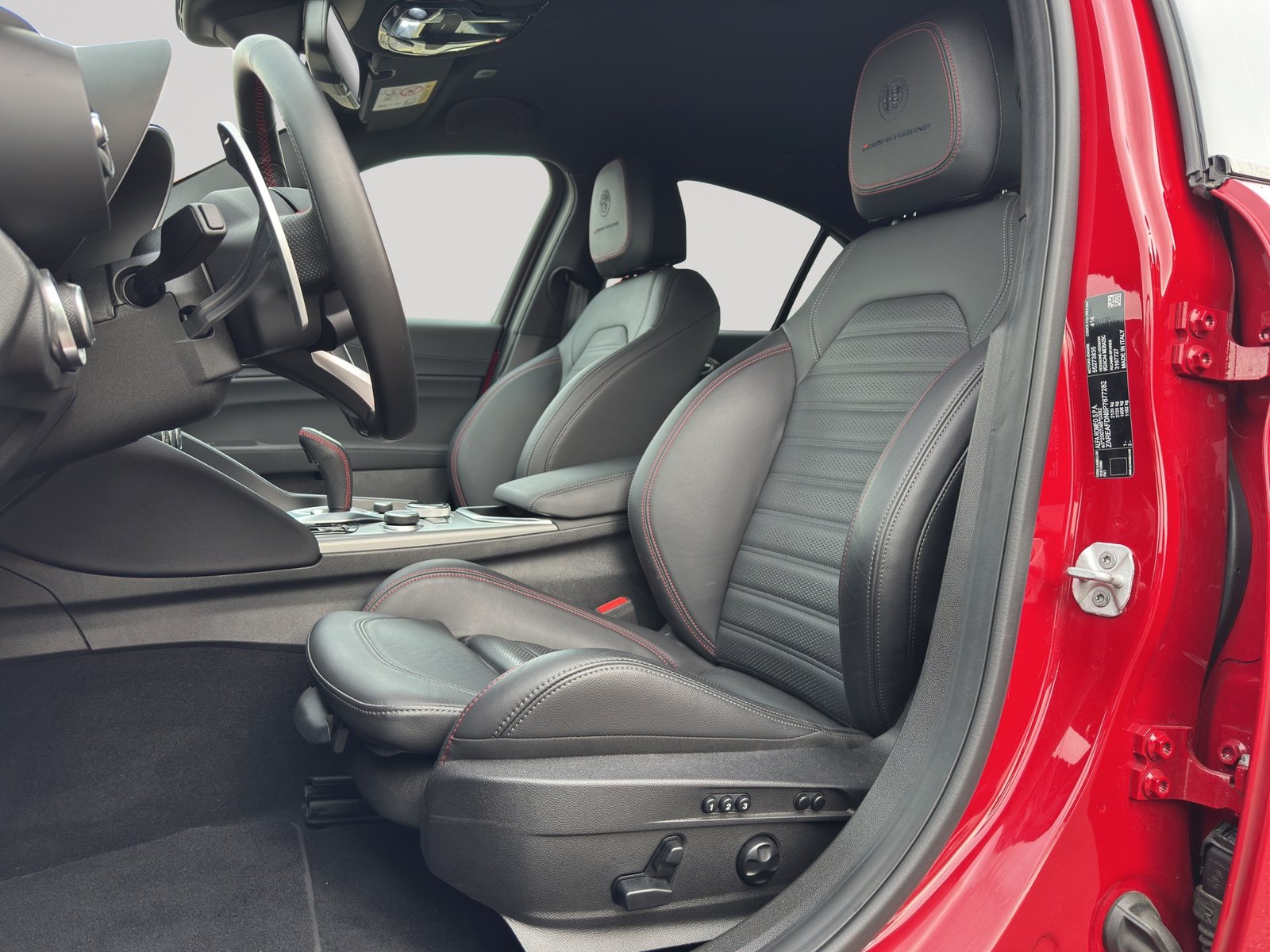 ALFA ROMEO Giulia 2.0 Competizione Q4 AT8, Essence, Occasion / Utilisé, Automatique - 6