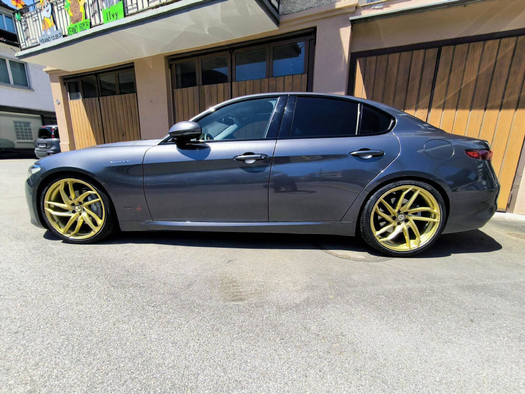 ALFA ROMEO Giulia 2.0 Q4 Veloce, Petrol, Second hand / Used, Automatic - 4