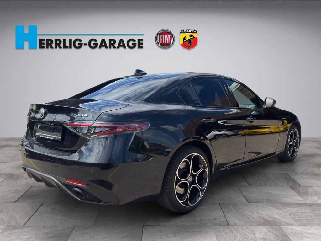 ALFA ROMEO GIULIA 2.0 Q4 Veloce, Essence, Occasion / Utilisé, Automatique - 4