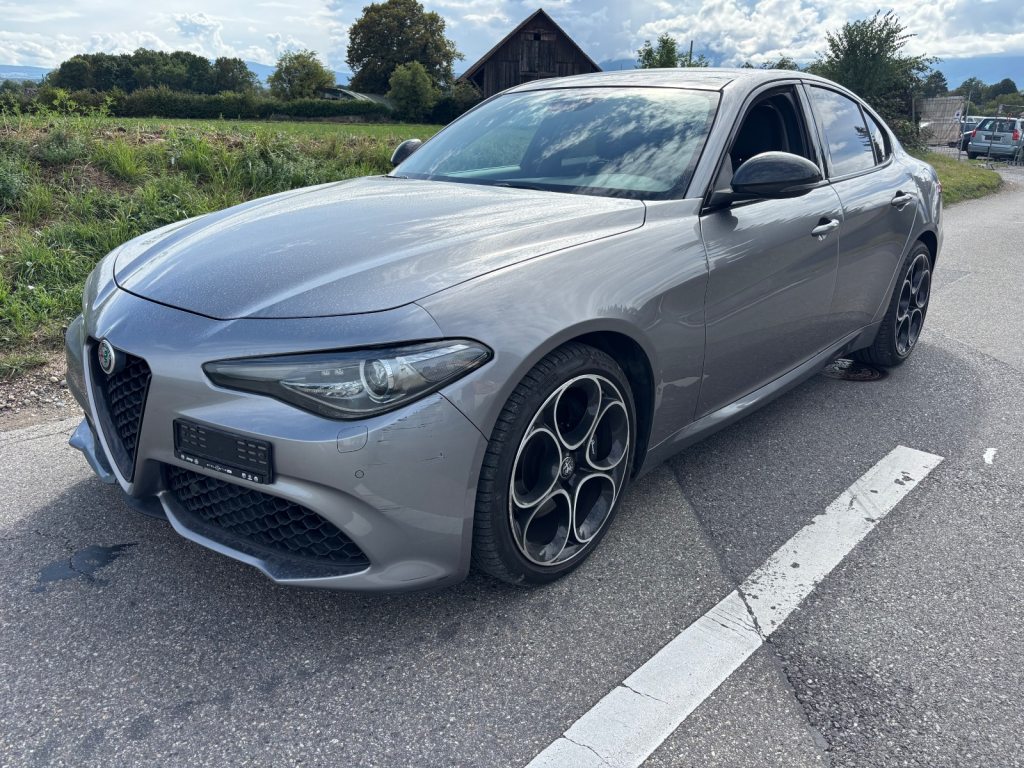 ALFA ROMEO GIULIA 2.0 B-Tech, Benzin, Occasion / Gebraucht, Automatik - 2