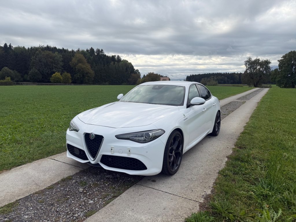 ALFA ROMEO GIULIA 2.0 Q4 Veloce, Essence, Occasion / Utilisé, Automatique - 2