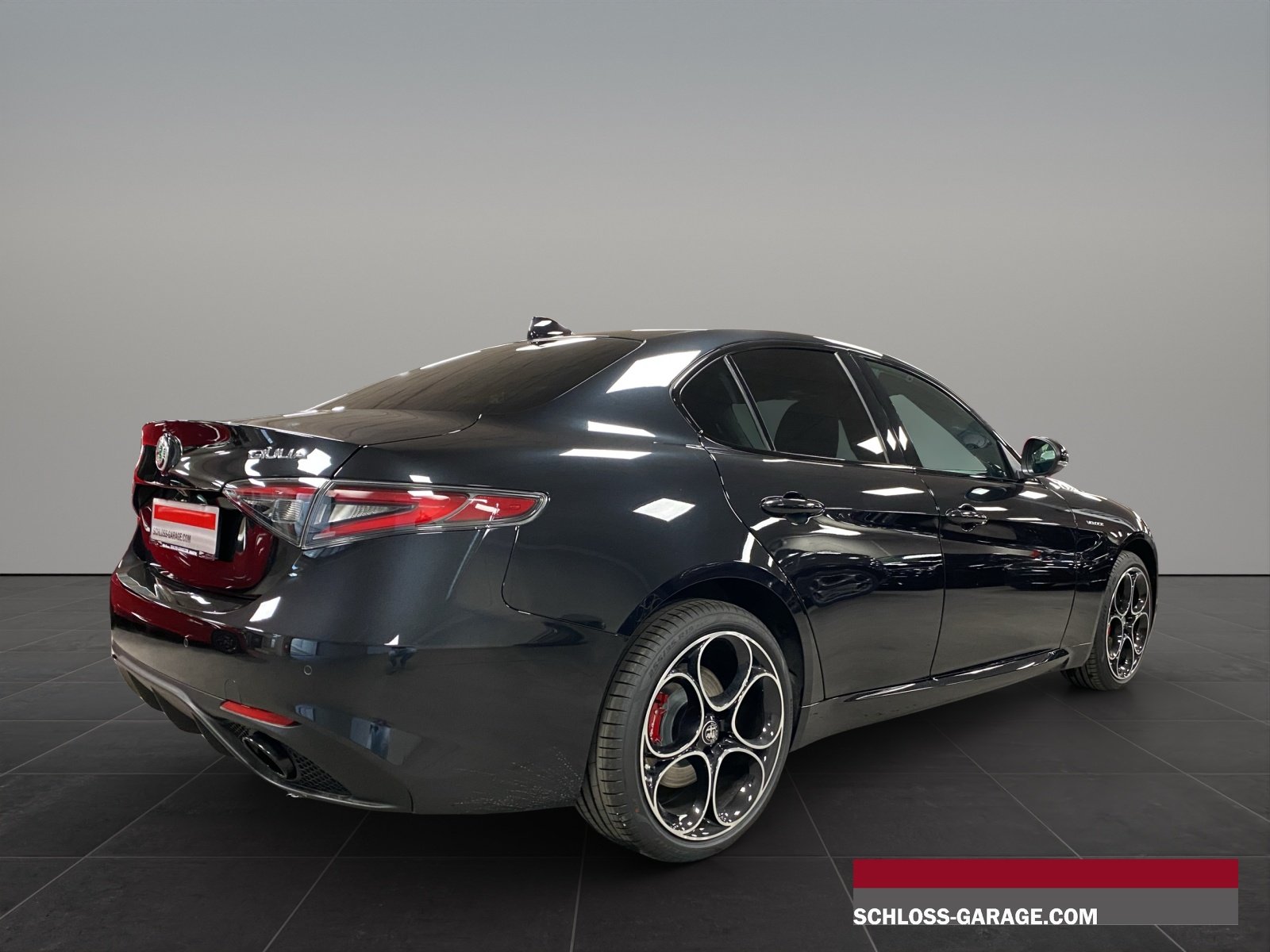 ALFA ROMEO Giulia 2.0 Q4 Veloce, Petrol, Ex-demonstrator, Automatic - 6