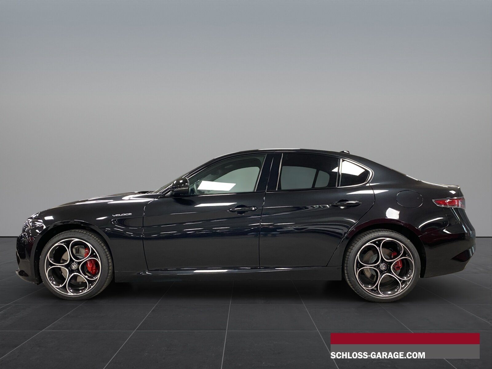 ALFA ROMEO Giulia 2.0 Q4 Veloce, Petrol, Ex-demonstrator, Automatic - 2