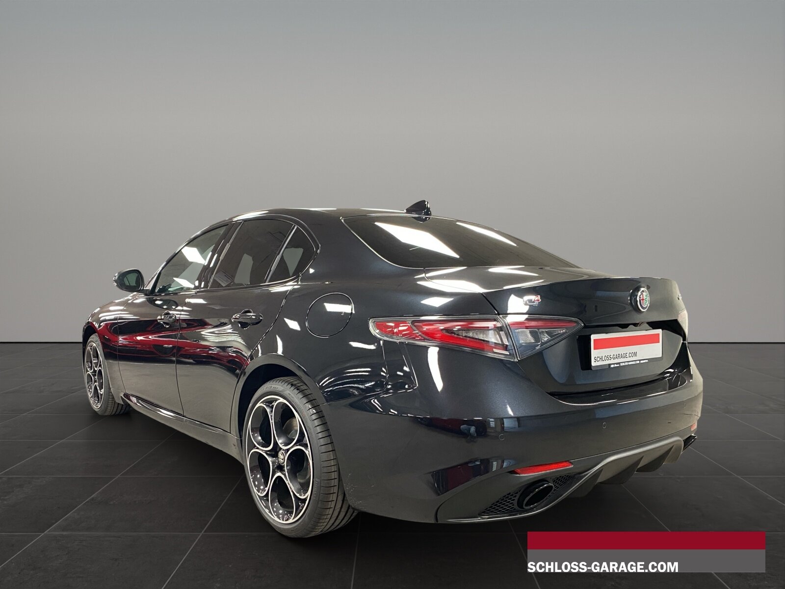 ALFA ROMEO Giulia 2.0 Q4 Veloce, Petrol, Ex-demonstrator, Automatic - 3