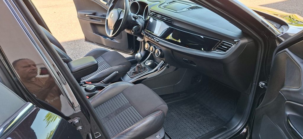 ALFA ROMEO Giulietta 1.4 TB MA 170 Distinctive, Essence, Occasion / Utilisé, Manuelle - 3