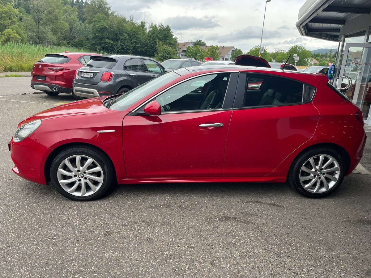 ALFA ROMEO Giulietta 1.4 MultiAir Distinctive, Petrol, Second hand / Used, Manual - 2