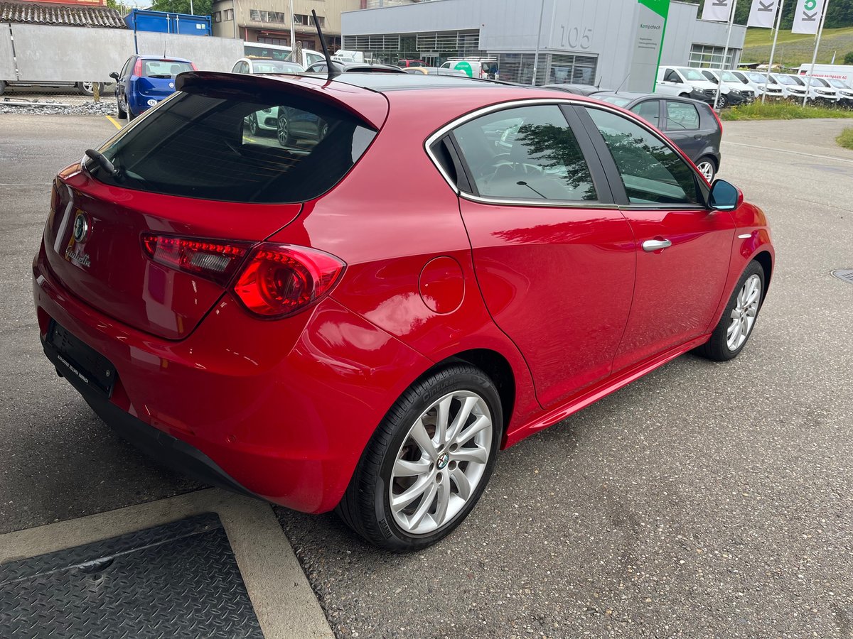 ALFA ROMEO Giulietta 1.4 MultiAir Distinctive, Petrol, Second hand / Used, Manual - 5