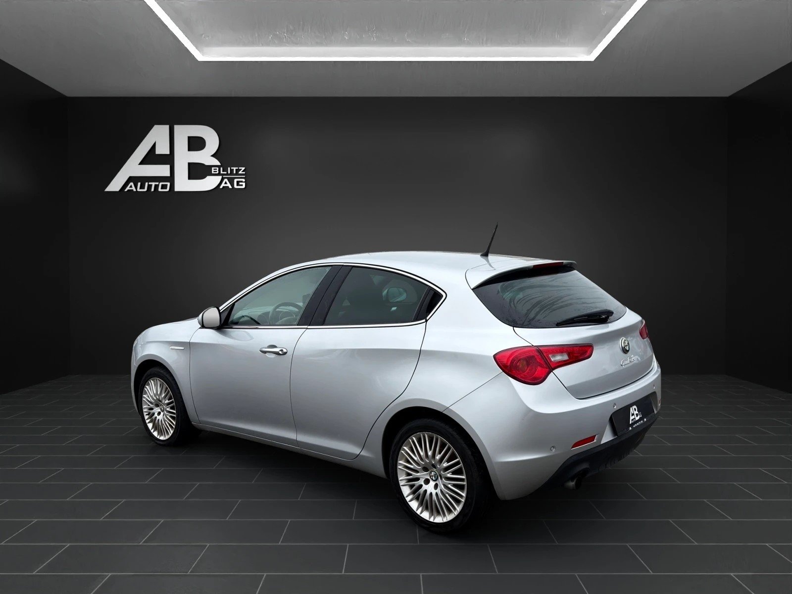ALFA ROMEO Giulietta 1.6 JTDM Distinctive, Diesel, Occasioni / Usate, Manuale - 3