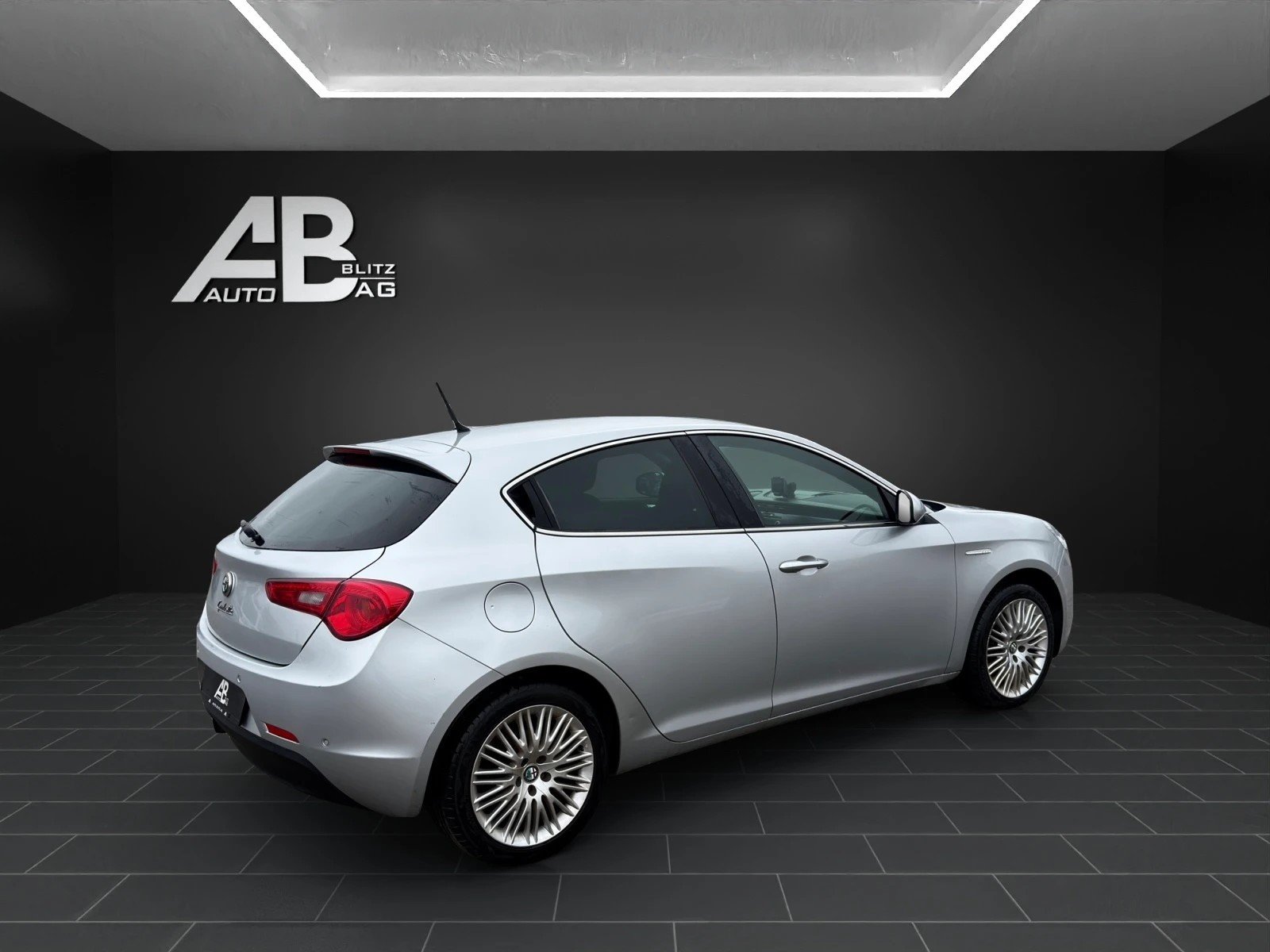 ALFA ROMEO Giulietta 1.6 JTDM Distinctive, Diesel, Occasioni / Usate, Manuale - 5