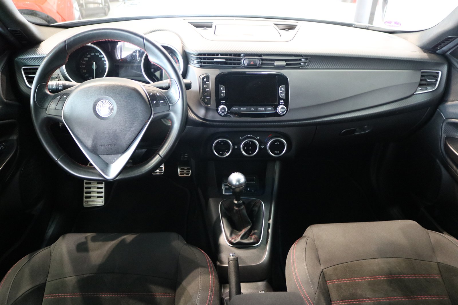 ALFA ROMEO Giulietta 1.4 Turbo Sport, Petrol, Second hand / Used, Manual - 2