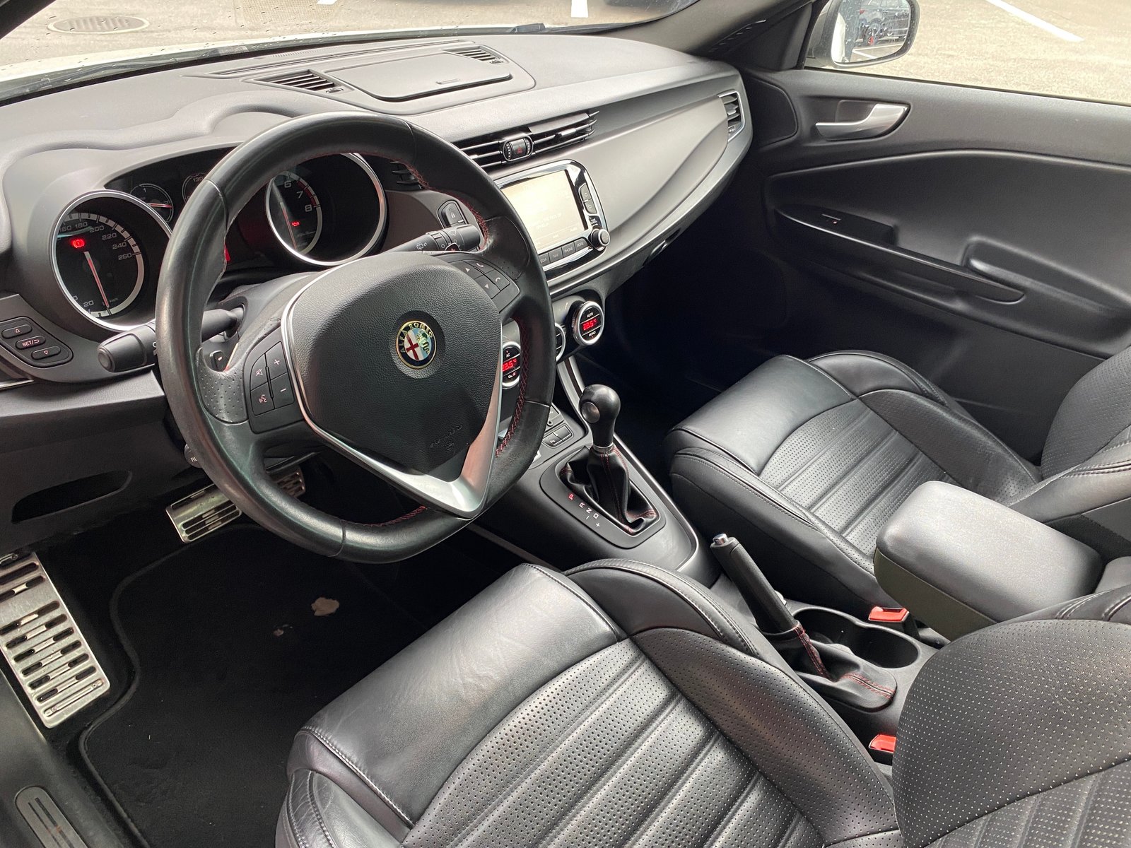ALFA ROMEO Giulietta 1750 TBi Quadrifoglio Verde, Petrol, Second hand / Used, Automatic - 6