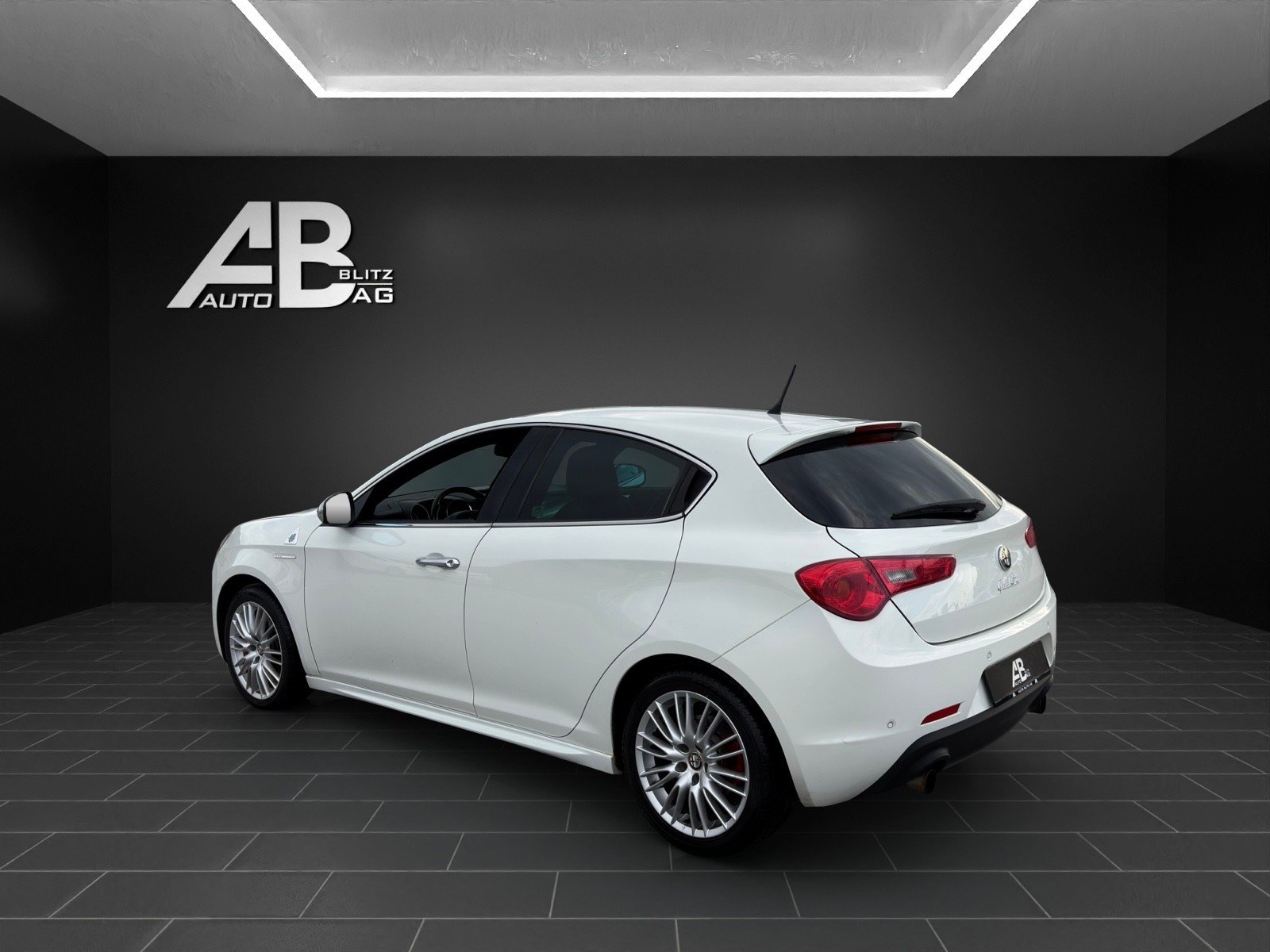 ALFA ROMEO Giulietta 1750 TBi Quadrifoglio Verde mit 235 PS, Petrol, Second hand / Used, Manual - 3
