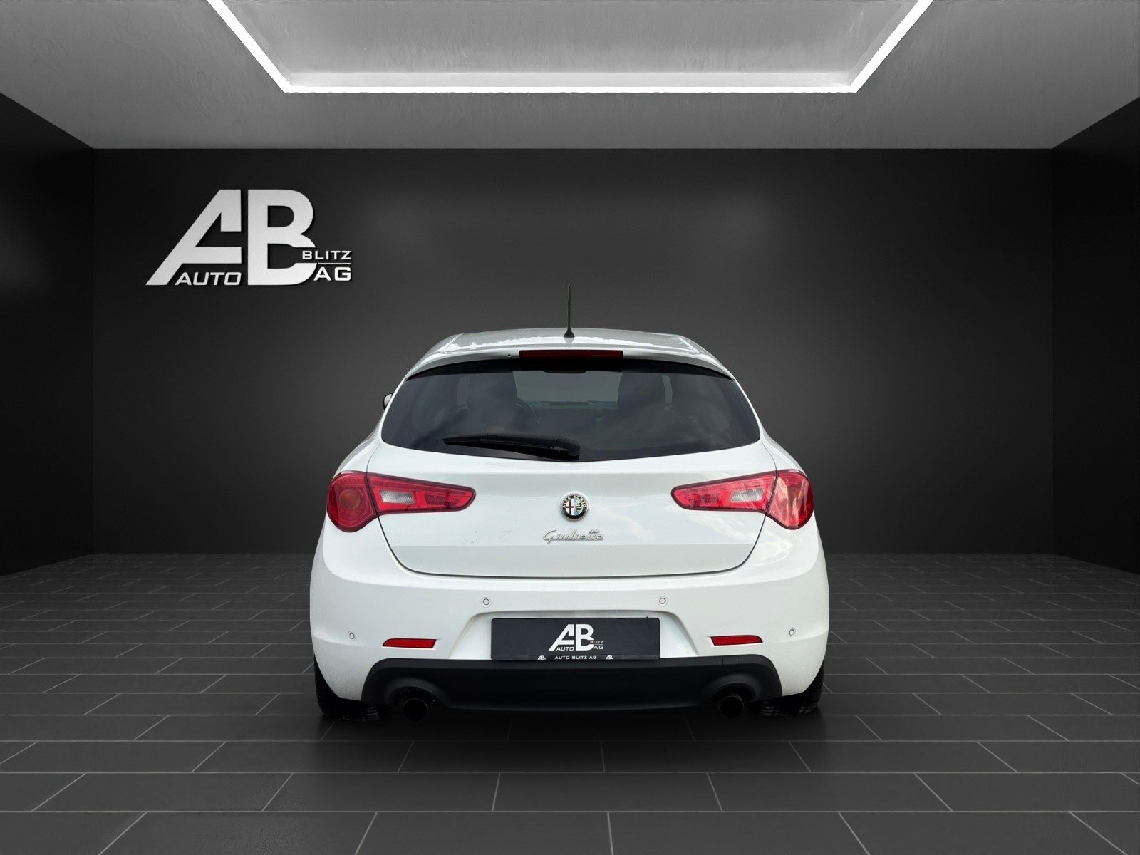 ALFA ROMEO Giulietta 1750 TBi Quadrifoglio Verde mit 235 PS, Petrol, Second hand / Used, Manual - 4