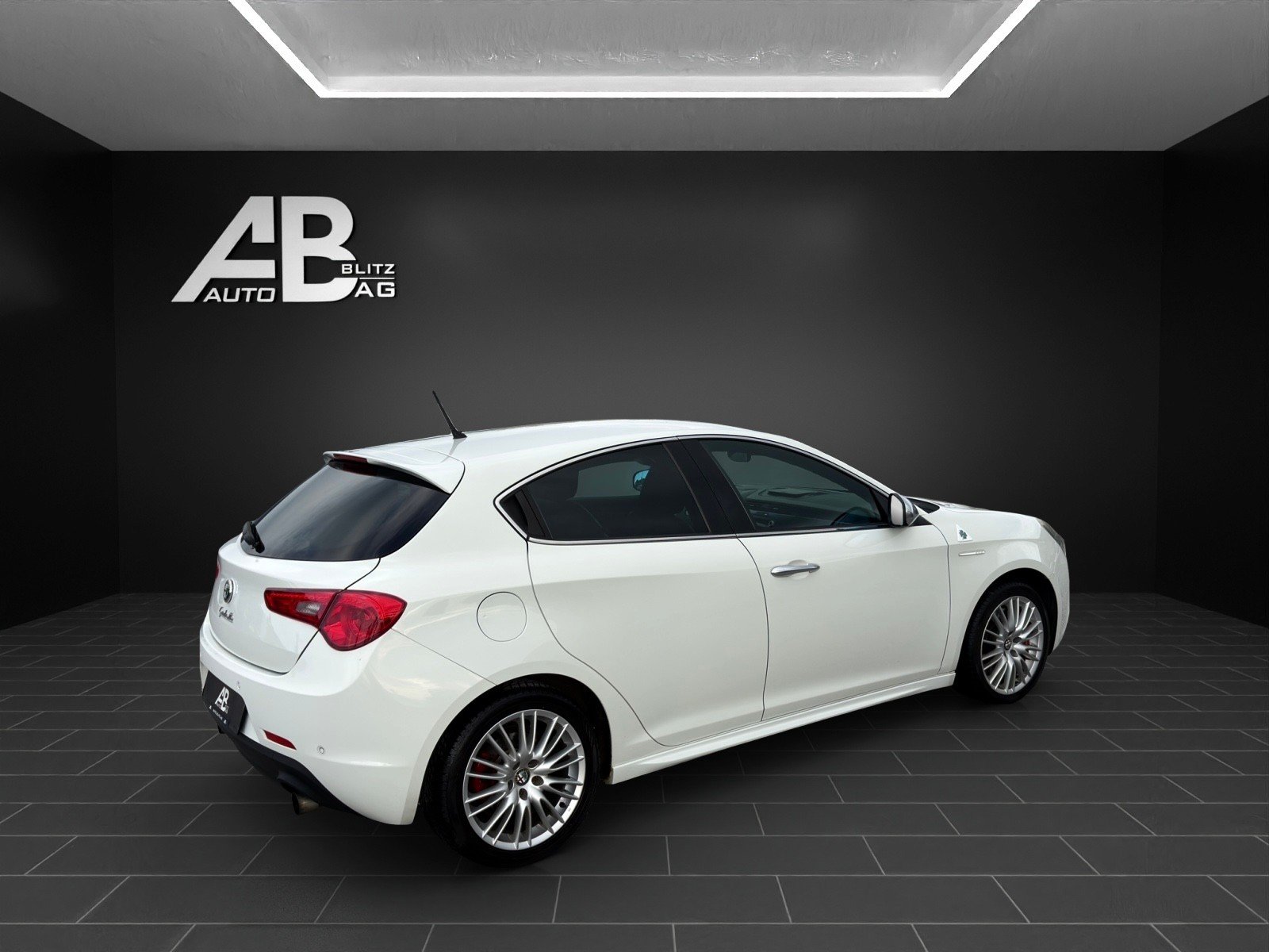 ALFA ROMEO Giulietta 1750 TBi Quadrifoglio Verde mit 235 PS, Petrol, Second hand / Used, Manual - 5