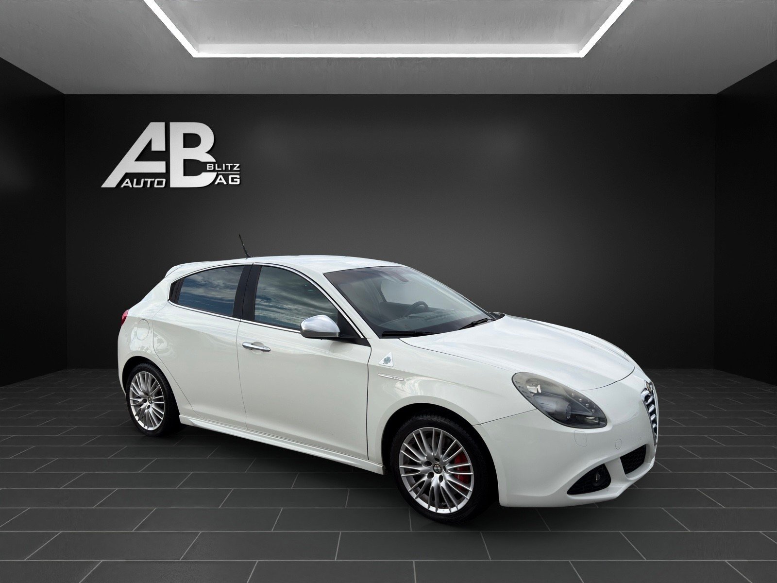 ALFA ROMEO Giulietta 1750 TBi Quadrifoglio Verde mit 235 PS, Petrol, Second hand / Used, Manual - 6