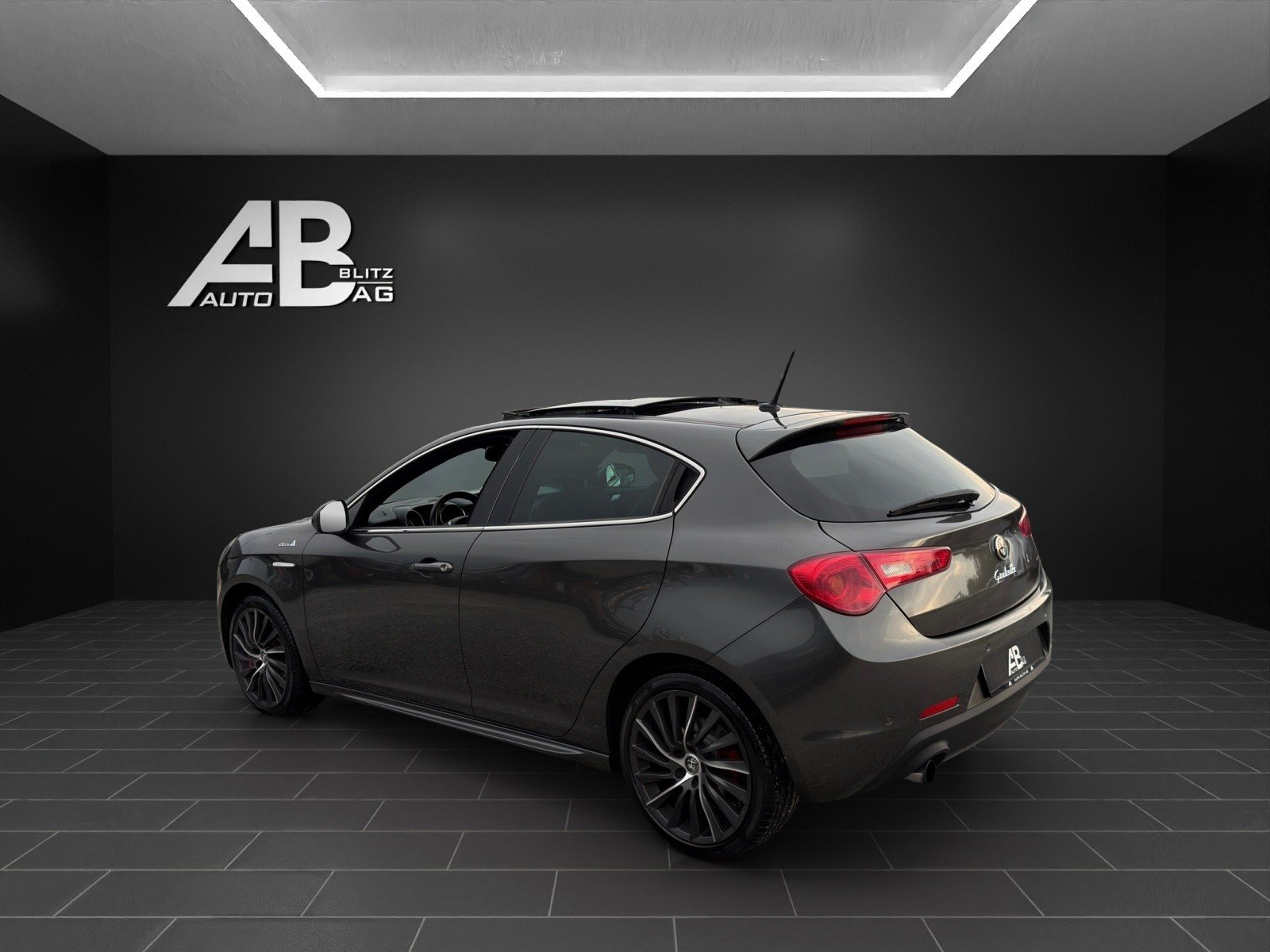ALFA ROMEO Giulietta QV-Line 1.4 MultiAir Distinctive mit 17, Benzin, Occasion / Gebraucht, Handschaltung - 3