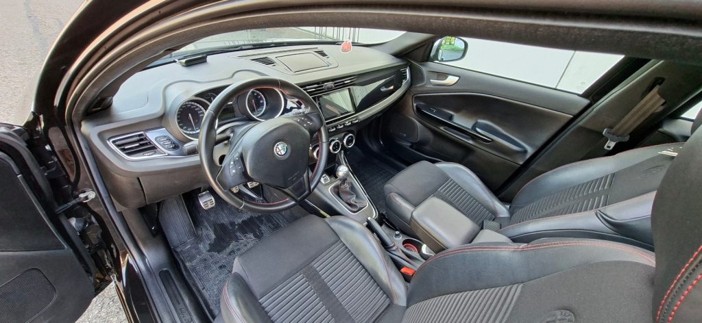 ALFA ROMEO Giulietta 1.4 TB MA 170 Distinctive, Essence, Occasion / Utilisé, Manuelle - 2