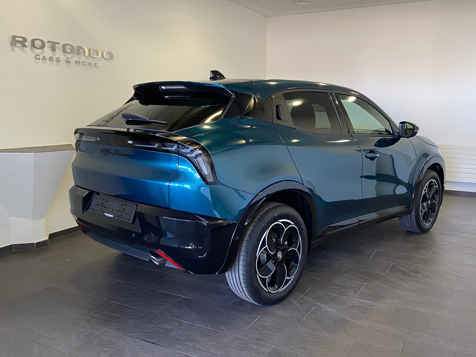 ALFA ROMEO Junior 1.2 48V Hybrid Tech Speciale Q4 - 4x4, Benzin, Neuwagen, Automatik - 2