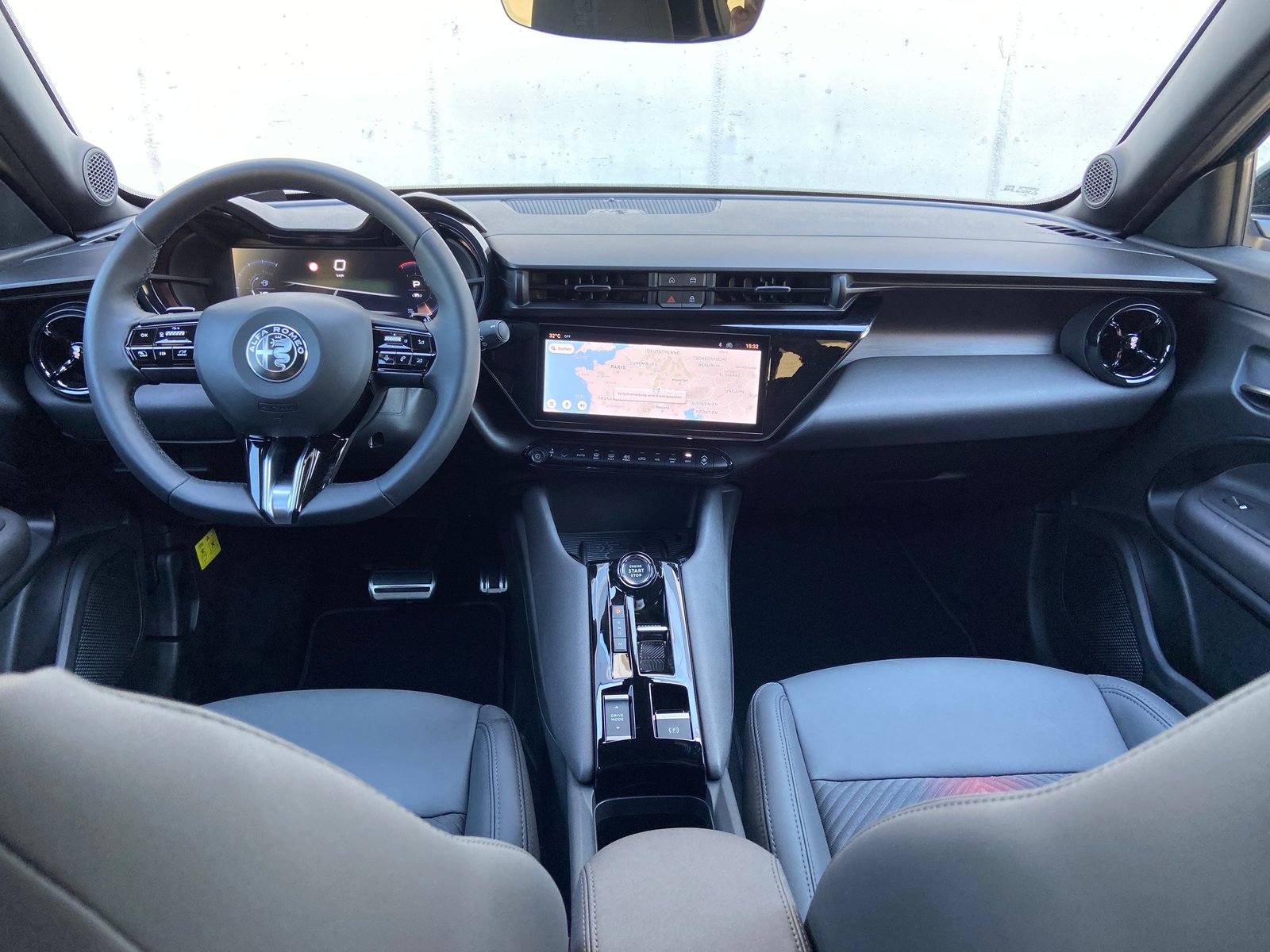 ALFA ROMEO Junior 1.2 48V Hybrid Tech Speciale Q4 - 4x4, Benzin, Neuwagen, Automatik - 5