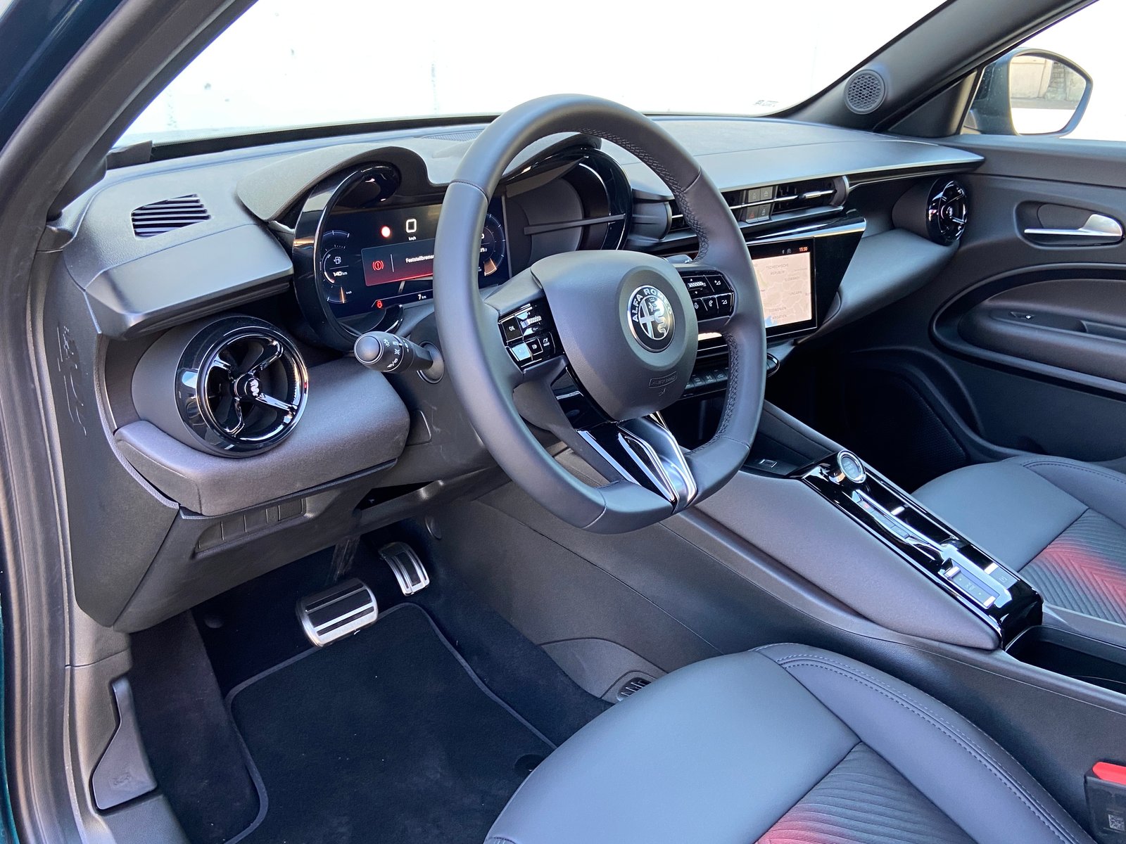ALFA ROMEO Junior 1.2 48V Hybrid Tech Speciale Q4 - 4x4, Benzin, Neuwagen, Automatik - 6