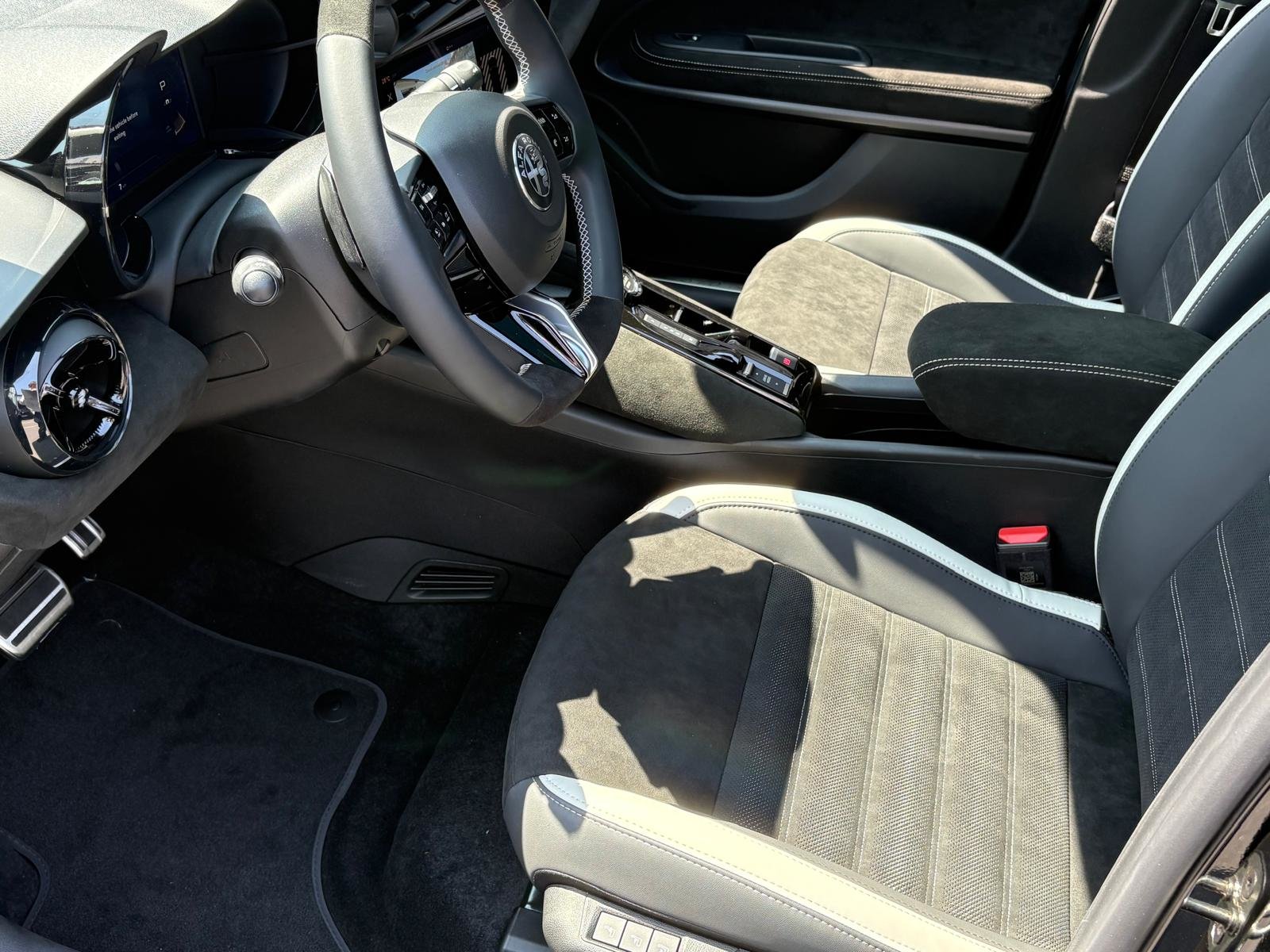 ALFA ROMEO Junior 1.2 48V Q4 Hybrid Sport Speciale, Benzina, Auto nuove, Automatico - 6