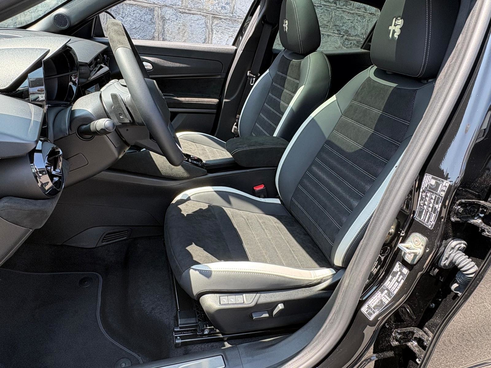 ALFA ROMEO Junior 1.2 48V Q4 Hybrid Sport Speciale, Benzina, Auto nuove, Automatico - 7