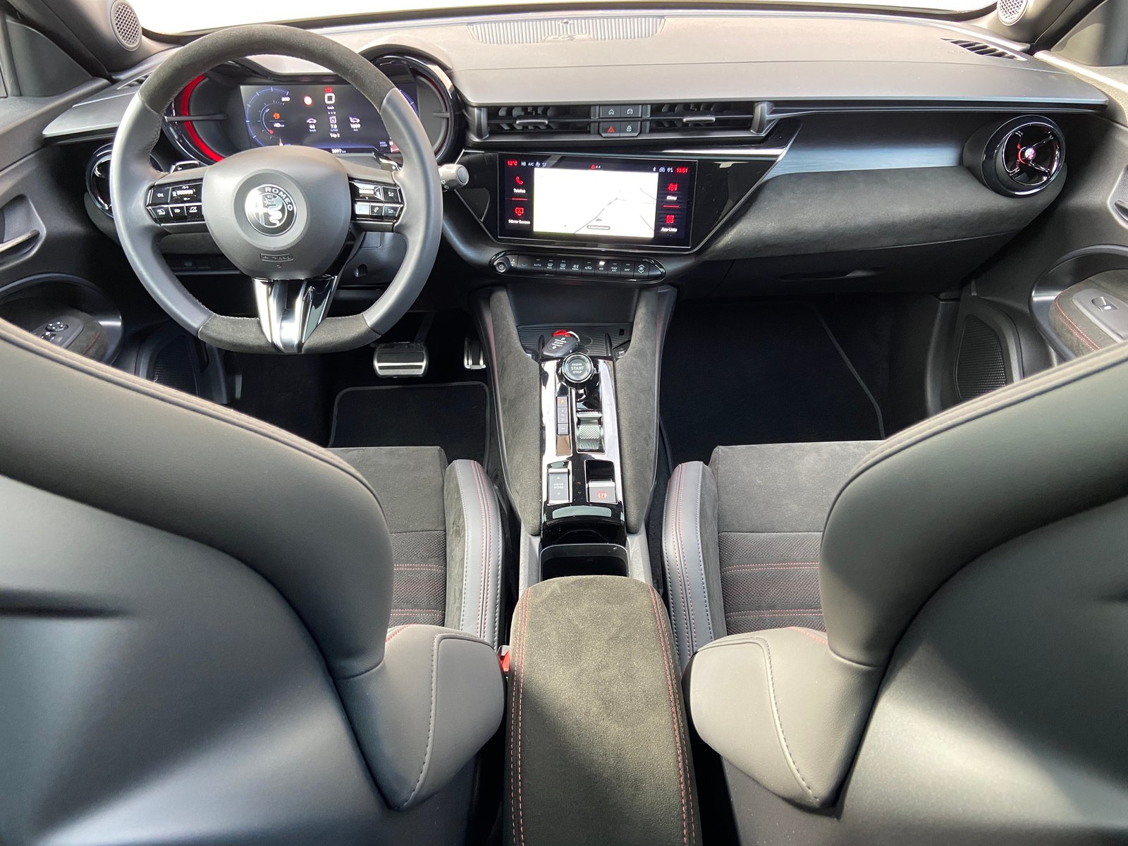 ALFA ROMEO Junior 1.2 48V Hybrid Q4 Tech Sky Sport 4x4, Petrol, Second hand / Used, Automatic - 4