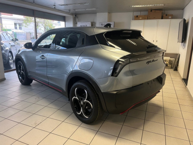 ALFA ROMEO JUNIOR 1.2 Hybryd Special, Mild-Hybrid Petrol/Electric, New car, Automatic - 2