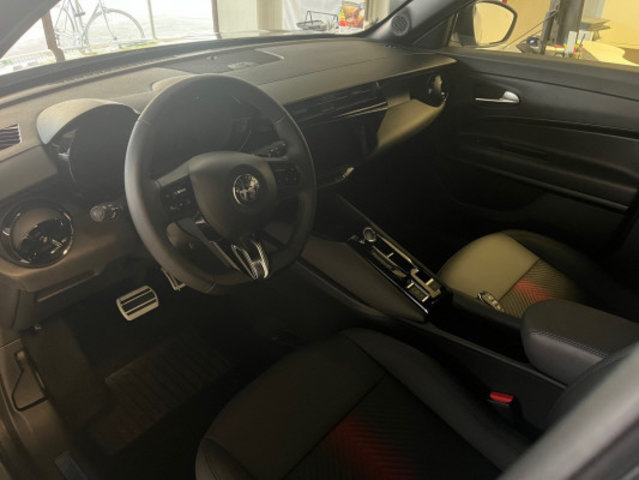 ALFA ROMEO JUNIOR 1.2 Hybryd Special, Mild-Hybrid Petrol/Electric, New car, Automatic - 4