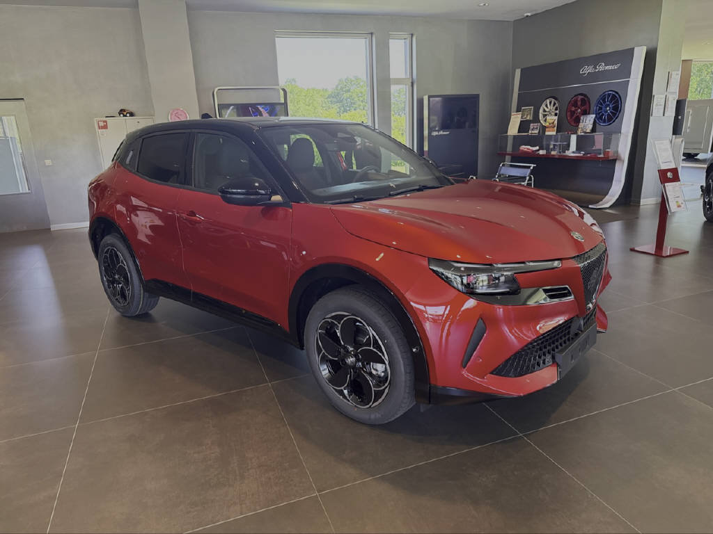 ALFA ROMEO Junior 1.2 TI, Mild-Hybrid Petrol/Electric, New car, Automatic - 2