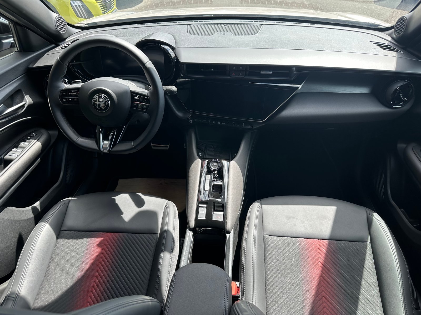 ALFA ROMEO Junior 1.2 48V Hybrid Speciale Pack Tech, Mild-Hybrid Benzin/Elektro, Occasion / Gebraucht, Automatik - 6