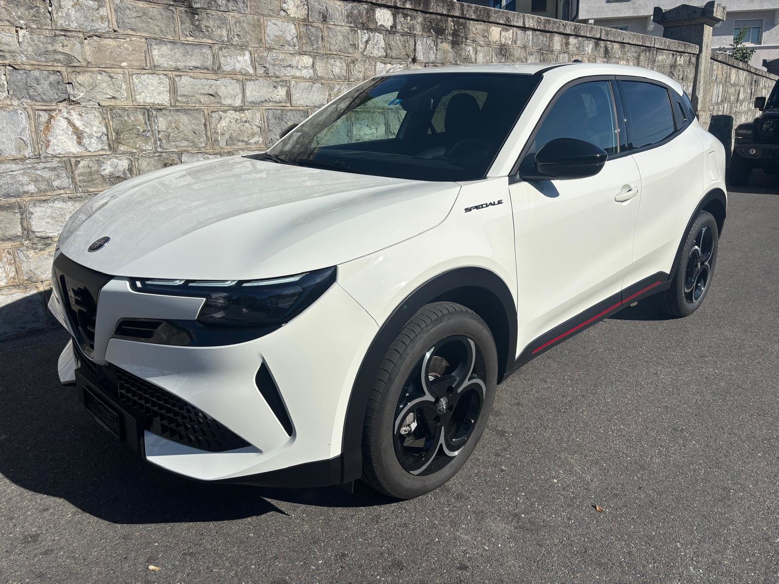 ALFA ROMEO Junior 1.2 48V Hybrid Speciale, Mild-Hybrid Petrol/Electric, Second hand / Used, Automatic - 2