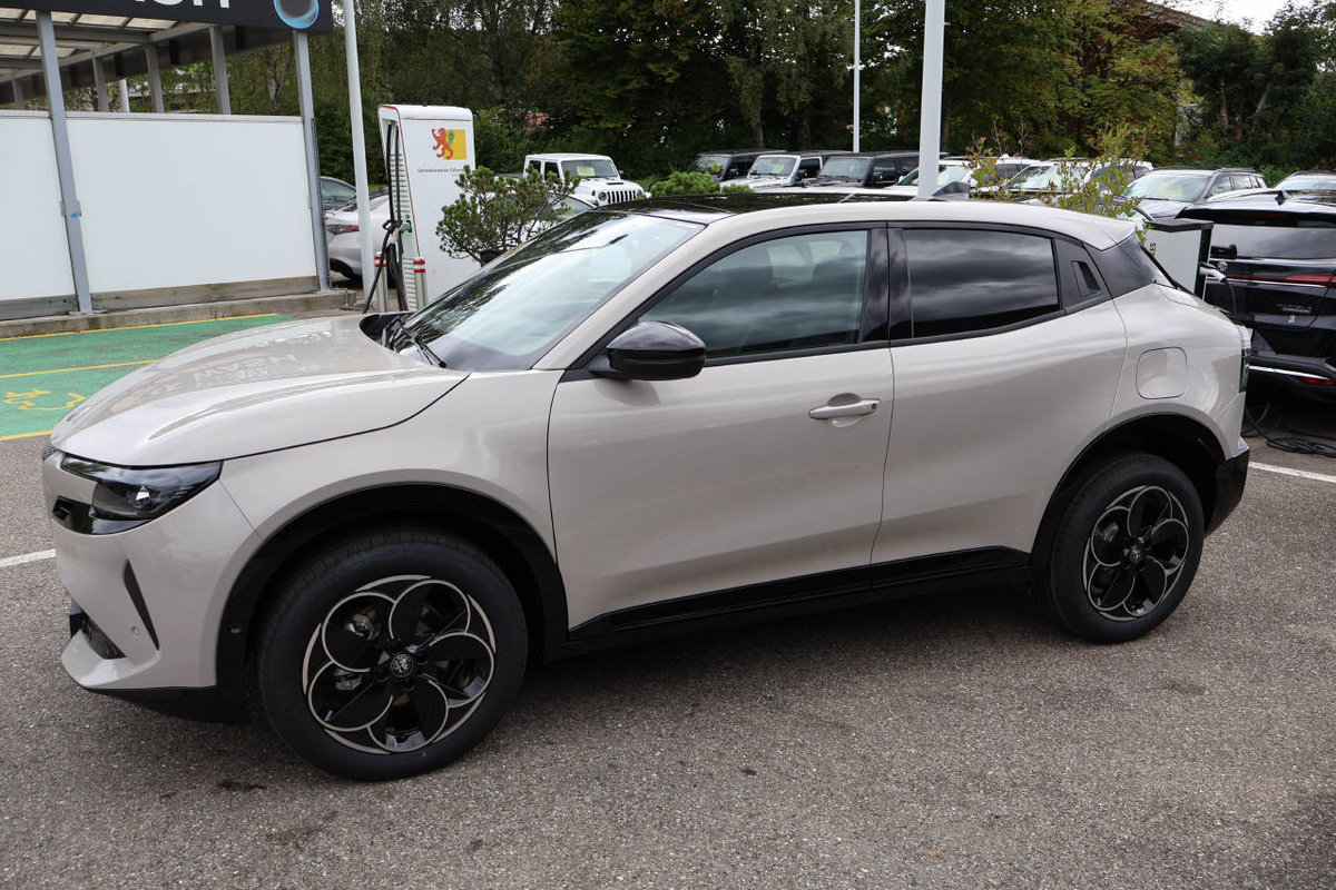 ALFA ROMEO Junior 1.2 Ibrida Q4, Mild-Hybrid Petrol/Electric, New car, Automatic - 3