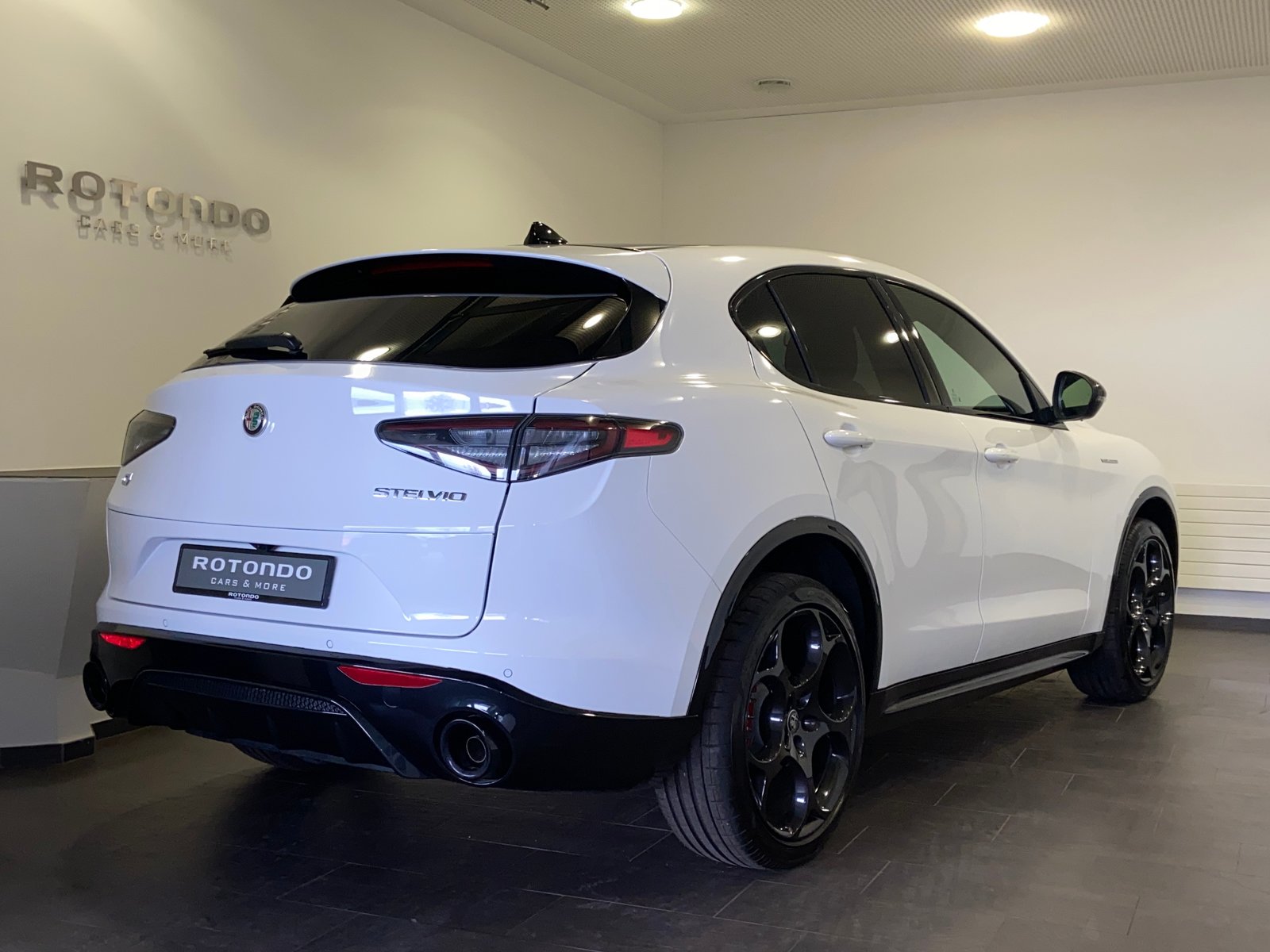 ALFA ROMEO Stelvio 2.0 Veloce Pack Premium Sky Q4 AT8, Benzina, Auto nuove, Automatico - 2