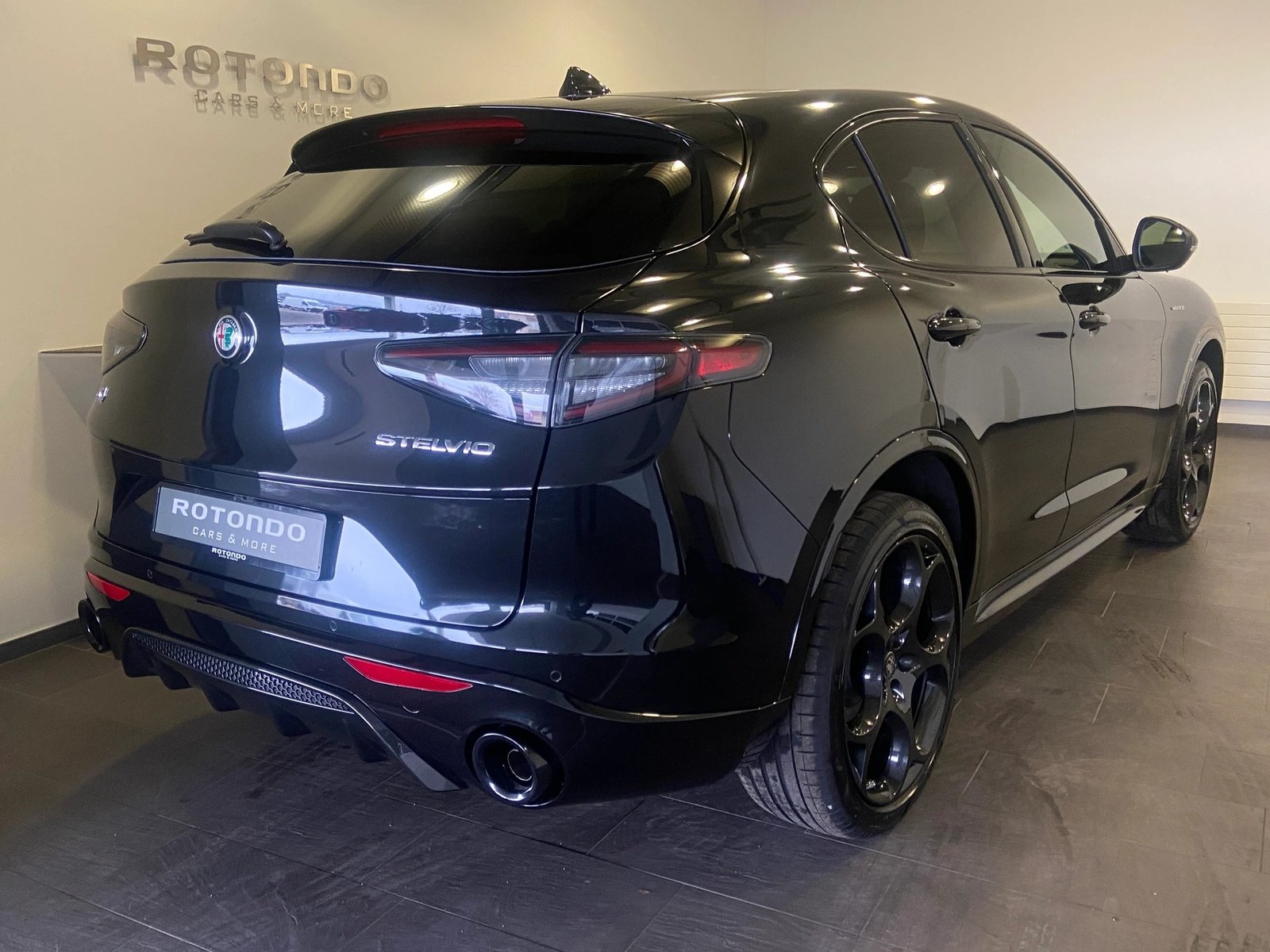 ALFA ROMEO Stelvio 2.0 Veloce Pack Premium Sky Q4 AT8, Benzina, Auto nuove, Automatico - 2